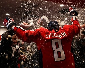 Alex Ovechkin Celebrates Tying Gretzky 894 Washington Capitals 8x10 NHL Photo - Bild 1 von 1