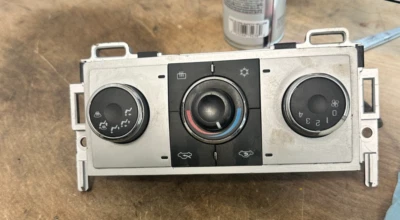 2011 CHEVROLET MALIBU A/C HEATER CLIMATE CONTROL 28272781 - Image 1 of 4