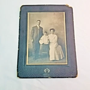 Foto cartolina armadio vintage 3 persone madre padre bambino 6"x9" USA PA - Foto 1 di 6