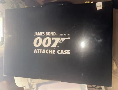 Maletín James Bond Secret Agent 007 Attache American Classic 2021 NUEVO Foto 1 de 4