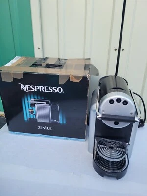 Nespresso Zenius ZN100 PRO (9737) Macchina da Caffè Professionale a Cialde Nero Con Scatola  - Immagine 1 di 4