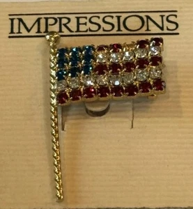 NWT Jewelry  Crystal / Rhinestone  Waving American Flag BROOCH PIN - Picture 1 of 2