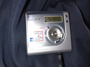 HI-MD-Walkman MZ-NH 700 de SONY en plata, minidisco (405) con tambaleo. - Imagen 1 de 8