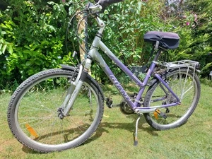 Giant Sedona Ladies Hybrid Bike, Front Suspension, 26 inch wheel, Silver/Purple - Picture 1 of 13