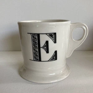 ANTHROPOLOGIE Tasse Monogramm Buchstabe Initiale E Rasierstil weiß Kaffee Tee - Bild 1 von 6