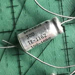 Condensatore elettrolitico assiale 100uF 16v Sprague TE1162 30D 105'c audio 1pz - Foto 1 di 3