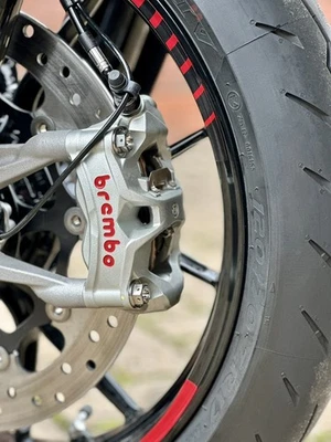 Pinza de freno delantera con pastillas Ducati Hypermotard 698 Mono RVE Brembo Stylema Foto 1 de 4