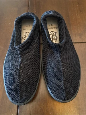 Zapatos sin cordones Arcopedico de malla negra Foto 1 de 4