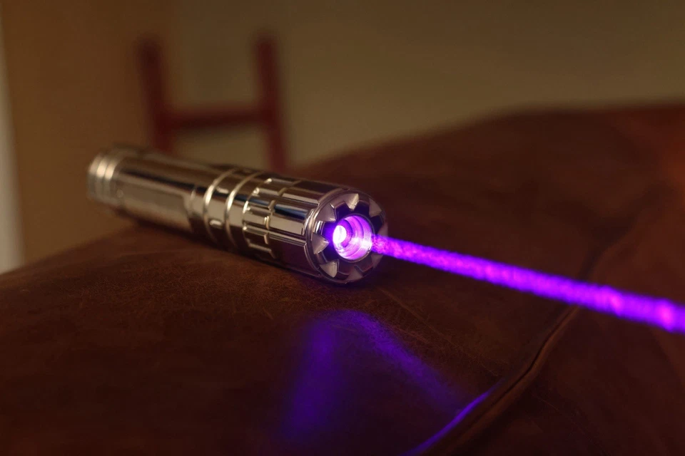 Walküre 405 - Violett/Lila 405nm Laserpointer von Tinker - 1mW - Bild 1 von 1