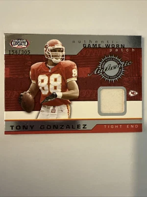2002 Pacific Heads Update Game-Worn Patch /305 Tony Gonzalez #26 Patch Chiefs - Image 1 of 4