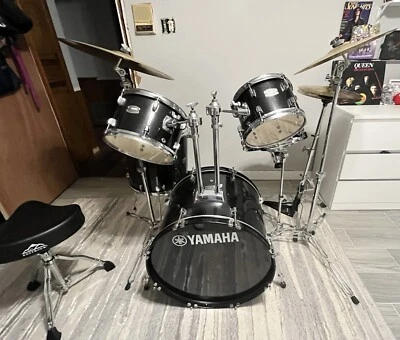 Yamaha Rydeen 5-Piece Shell Pack with 22" Bass Drum Black Glitter - Image 1 of 4