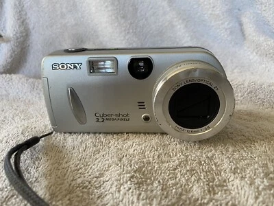 Sony Cyber-shot DSC-P52 3.2MP Digital Camera - Silver - Image 1 of 4