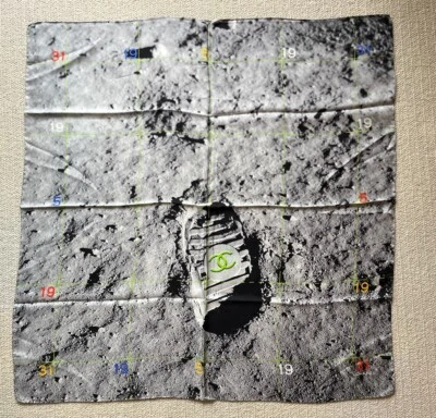 Chanel Nuevo Negro Gris Luna Seda Bufanda Foto 1 de 4