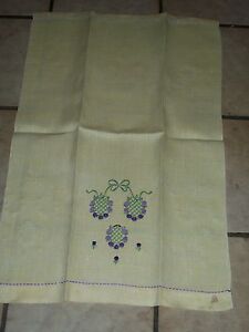 VINTAGE  GUEST TOWEL EMBROIDERED NEEDLE POINT YELLOW COLOR SIZE  14 " x 21" INCH
