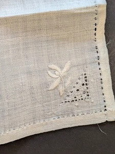 Vtg Linen Set of 4 Ivory Tea Cocktail Napkins Monotone Embroidered Corner Flower - Picture 1 of 9