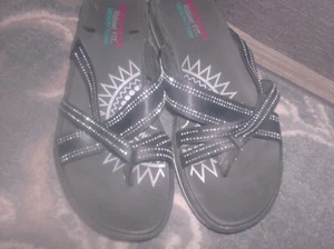 Skechers Damen-Flip-Sandalen lockere Passform Memory Foam Strass Größe 9 - Bild 1 von 3