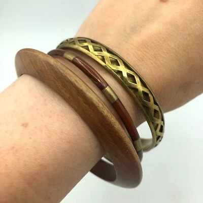 Juego de trío de brazaletes de madera y metal en tono bronce y marrón boho apilamiento retro Foto 1 de 4