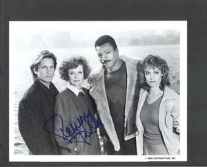 Penny Fuller - Autógrafo firmado 7x9 TV Still - Fortune Dane - Imagen 1 de 2