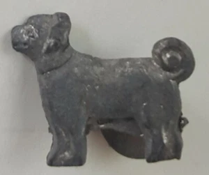 1928 Vintage Premium Cracker Jack Preis Spielzeug Mops Hund Noppen oder Ansteckknopf - Bild 1 von 2