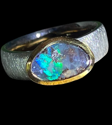 Boulder Opal Türkis Grün metallic Ring in Silber mit vergoldeter Fassung - Bild 1 von 4