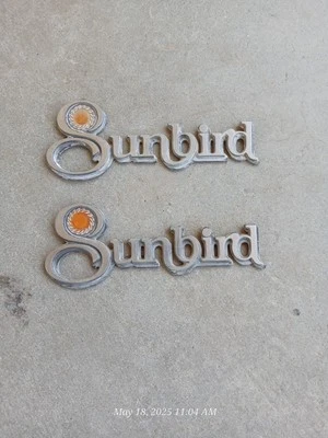 Pontiac Sunbird 1976 1977 1978 1979 1980 emblema de metal  Foto 1 de 4