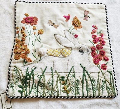 Funda de almohada Mackenzie Childs con cuentas conejito con pollitos DISEÑO DE MUESTRA SIN INSERTAR Foto 1 de 4