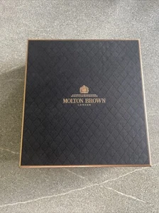 Molton Brown Geschenk Box Neu 2x 300ml Refind White Mulberry - Bild 1 von 3