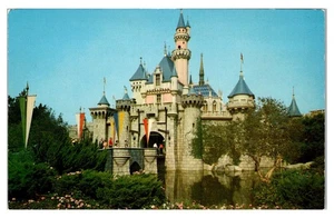 ANAHEIM, CALIFORNIA - DISNEYLAND SLEEPING BEAUTY CASTLE - VINTAGE POSTCARD - Picture 1 of 2