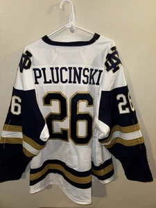 TEAM ISSUED/GAME WORN NOTRE DAME HOCKEY UNDER ARMOUR JERSEY ZACH PLUCINSKI AUTO - Picture 1 of 10