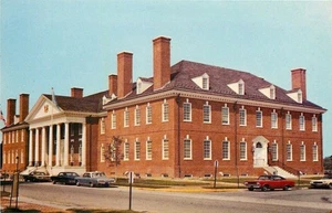 Dover Delaware~John G Townsend Memorial Building~1960s Cars Postcard - Picture 1 of 2