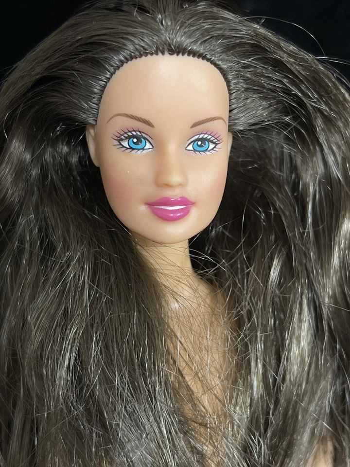 Брюнетка Тереза голубые глаза колени согнуты - Mattel кукла Barbie голая для OOAK-A-28 - Изображение 1 из 3