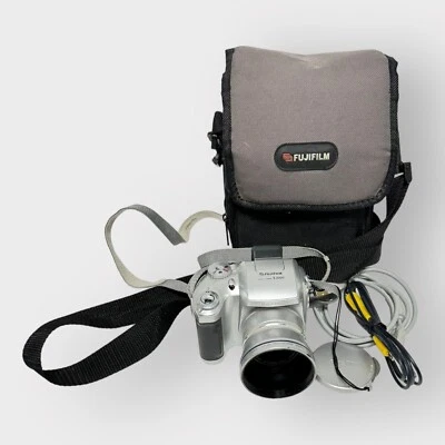 Fujifilm Finepix s3000 Retro Digital Bridge Camera 3.2mp 6x zoom Bag - Working - Image 1 of 4