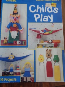 VINTAGE FREIZEIT KUNST STRICKEN HÄKELN KINDER SPIELMUSTER 14 PROJEKTE PUPPE HUHN - Bild 1 von 2