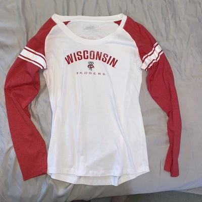Camiseta Wisconsin Badgers Colección Junior Mujer Manga Larga Talla XL Roja Blanca Foto 1 de 4