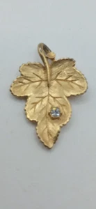 Avon Vintage 1978 Radiant Leaf Gold Tone Rhinestone Necklace Charm Pendant Fall - Picture 1 of 3