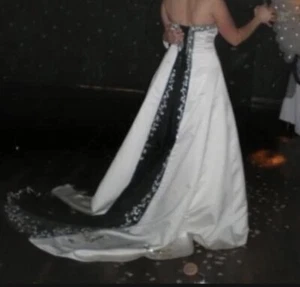 Strapless satin wedding dress with black & white train  - size 12 - Picture 1 of 9