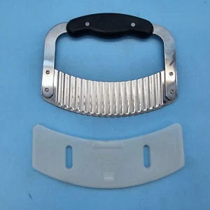 Sharp Pampered Chef Crinkle Curved Slicer Cutter with Protective Cover - Picture 1 of 4