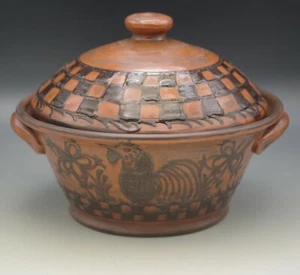 TURTLE CREEK POTTERS ROOSTER CHECKERED BAKER CASSEROLE WITH LID JASON BOVE 2000 - Bild 1 von 8