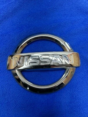 Nissan Xterra Pathfinder 2005-2010 emblema tapa trasera cromada OEM Foto 1 de 4