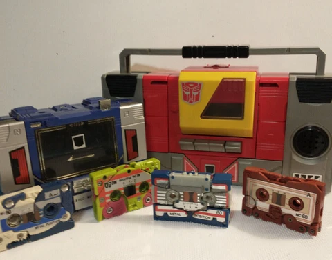 Vintage G1 Transformers Soundwave and Blaster PLUS four mini cassettes Cover