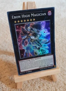 Yu-Gi-Oh Karte - Ebon Hoher Magier - Super Rare - TDIL-DE052 - 1. Auflage Mint - Bild 1 von 2