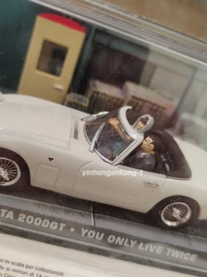 UH/IXO 1/43 Toyota 2000GT Convertible Sports Car Diecast Model - Image 1 of 4