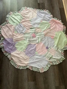 Handmade Shabby Chic Round Quilt - Picture 1 of 7