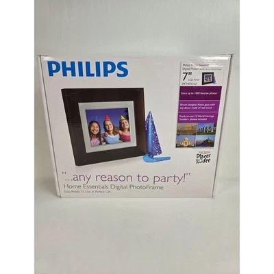 Philips Home Essentials 7" LCD Digital Photo Frame SPF3407D G7 Brown Wood Frame - Image 1 of 4