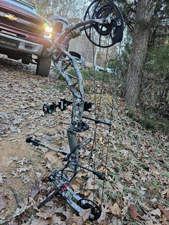 BlackOut Epic X2 RTH Compound Bow Upgraded! READ DESCRIPTION!!! - Image 1 of 4