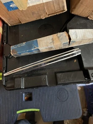 Guardabarros delantero Mercury Marauder 1966 nuevo de lote Foto 1 de 3