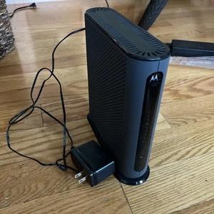 Motorola MB7220 8x4 DOCSIS 3.0 Cable Modem plus N300 Router Model #MG7310 - Zdjęcie 1 z 2