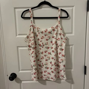 Lularoe Essential Cami Retail $32 - XL - Item#431 - Picture 1 of 6