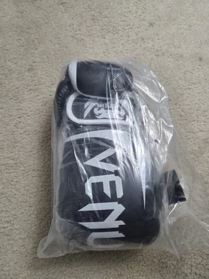 Guantes de boxeo Venum Challenger 2.0 para niños - negros/blancos Foto 1 de 4