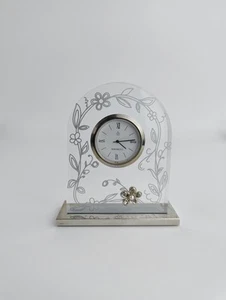 MIKIMOTO International Small TABLE CLOCK Clear Resin Flower Motif Pearl JAPAN - Picture 1 of 9